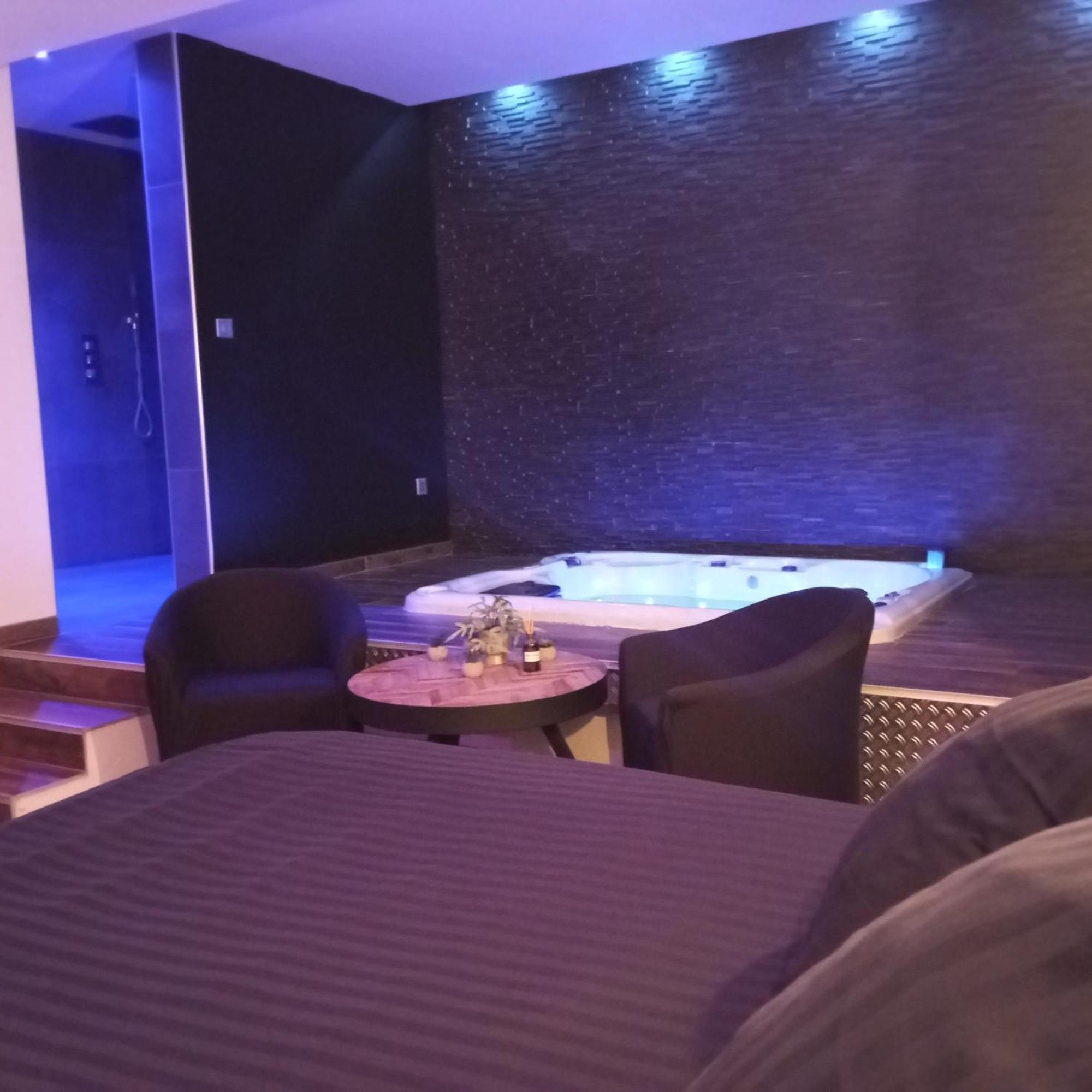 Chambre Romantique Avec Spa Privatif Ferriere-la-Grande Exterior foto